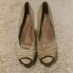 Tan beige peep toe aldo pumps